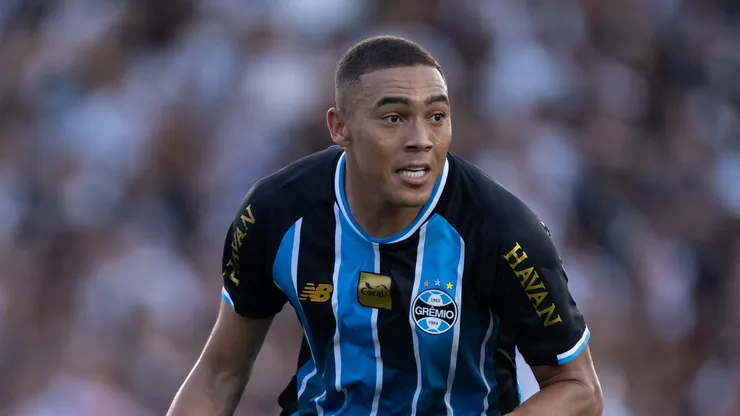 atacante-carlos-vinicius,-do-gremio,-nega-ter-assinado-pre-contrato-com-o-vasco