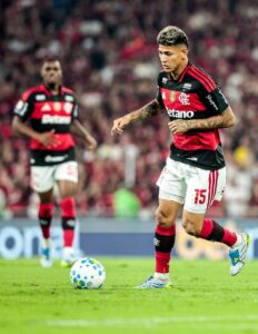 carrascal-leva-3o-cartao-amarelo-e-esta-suspenso-do-classico-diante-do-vasco