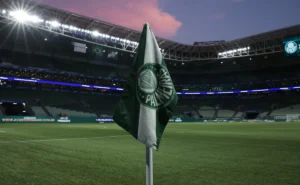 opiniao:-site-do-palmeiras-e-hackeado;-rivais-buscam-reforcos-no-passado-para-compensar-crises