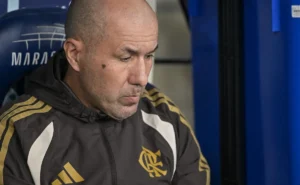 vitoria-do-flamengo-garante-a-lideranca,-mas-nao-blinda-leonardo-jardim-contra-as-criticas