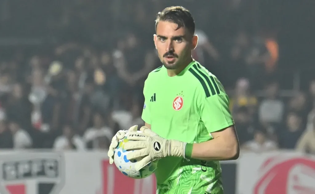 anthoni-pode-desfalcar-o-internacional-contra-o-fluminense-e-kauan-jesus-segue-como-titular