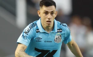 analise:-cuca-deve-apostar-em-escobar-para-reforcar-a-defesa-do-santos-diante-do-palmeiras