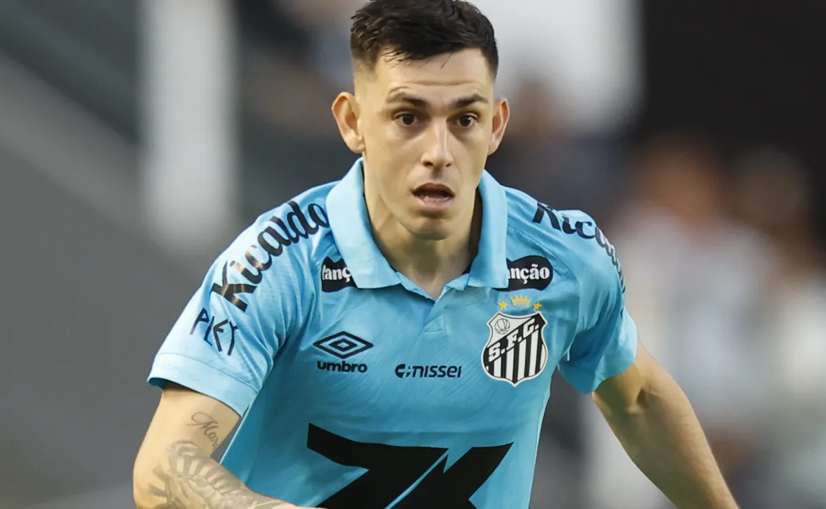 analise:-cuca-deve-apostar-em-escobar-para-reforcar-a-defesa-do-santos-diante-do-palmeiras