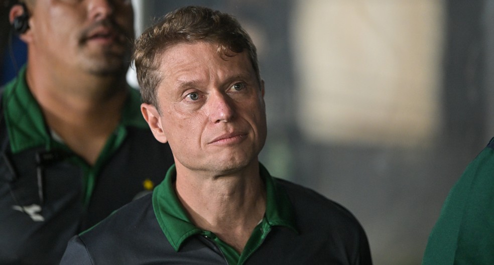 alvo-do-vasco-antes-da-contratacao-de-pedro-emanuel,-fernando-seabra-e-demitido-do-coritiba
