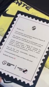 socio-retirou-camisa-autografada-usando-moedas-do-gigantexp-no-vasco-app;-veja-video
