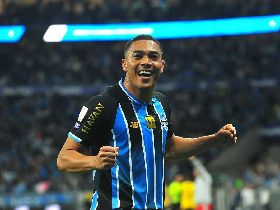 proposta-do-vasco-pelo-atacante-carlos-vinicius,-do-gremio,-seria-de-3-anos