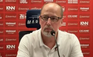 analise:-rene-deveria-ter-sido-expulso,-e-barcellos-diz-que-o-inter-foi-“assaltado”