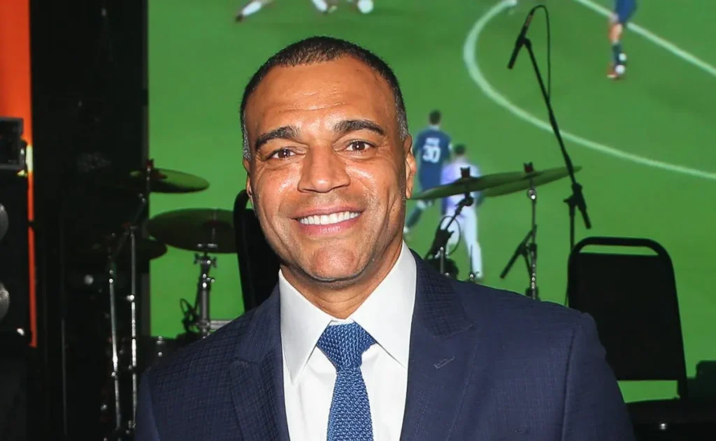 disputa-judicial-de-mais-de-r$-20-milhoes-entre-denilson-e-flamengo-volta-a-pauta-do-stj