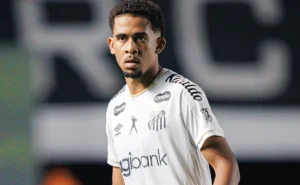 analise:-joao-alencar-mostra-personalidade-e-tem-atuacao-muito-segura-contra-o-palmeiras