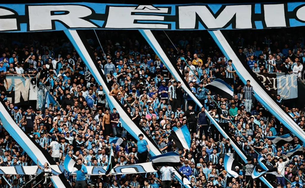video:-torcida-do-gremio-mantem-esperanca-antes-de-duelo-decisivo-contra-o-athletico-pr