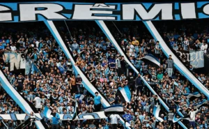 video:-torcida-do-gremio-mantem-esperanca-antes-de-duelo-decisivo-contra-o-athletico-pr