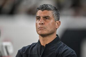 pedro-emanuel-justifica-uso-de-time-misto-do-vasco-nesta-5a-feira-contra-o-urubu