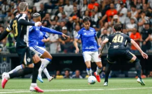 kaio-jorge-decide-com-gol-relampago-e-cruzeiro-vence-atletico-mg-por-1-a-0