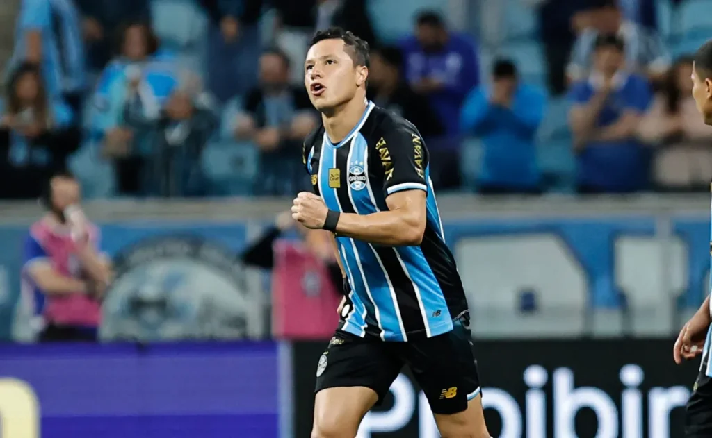 video:-gremio-vai-vencendo-o-athletico-pr-com-gol-de-marlon-e-esta-deixando-o-z-4