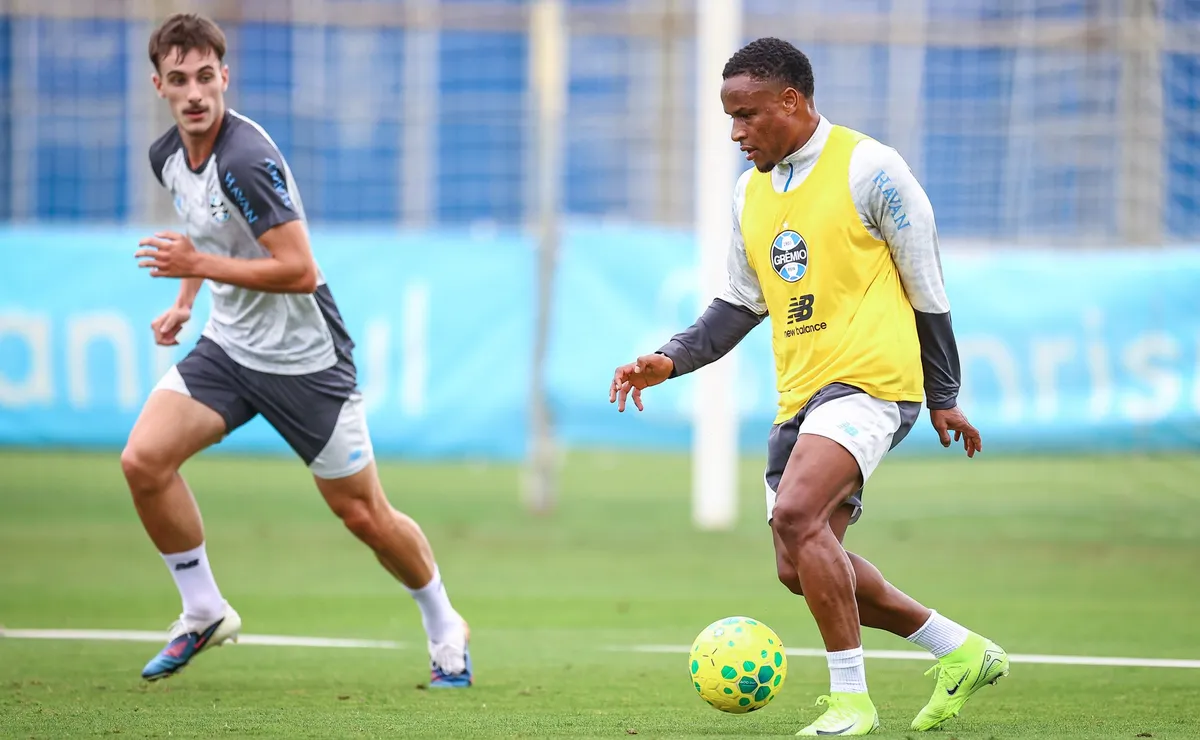 gremio-tem-retorno-de-kannemann-e-jovane-cabral-em-treino-antes-da-semifinal-da-copa-do-brasil