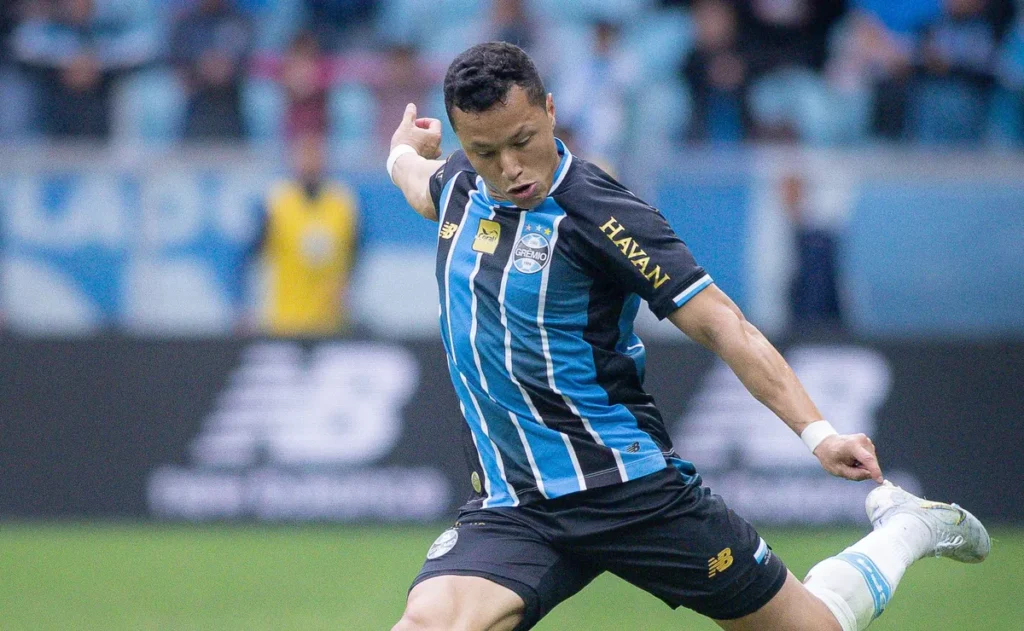 marlon-revela-cobranca-de-renato-por-melhora-do-gremio-na-bola-parada