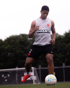 barros-volta-a-treinar-com-o-elenco-do-vasco