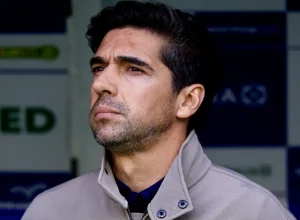 com-aval-de-abel,-palmeiras-abre-negociacao-para-renovar-com-murilo-e-planeja-vinculo-ate-2029