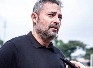 alexandre-mattos-abre-o-jogo-sobre-crise-no-santos:-“prioridade-e-manter-a-casa-em-ordem”