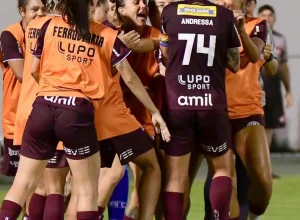 ferroviaria-vence-o-corinthians-e-garante-vaga-nas-quartas-de-final-da-copa-do-brasil-feminina