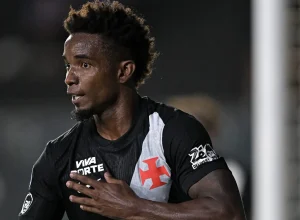 thiago-mendes-diz-que-vitoria-desrespeitou-o-vasco-na-copa-do-brasil:-“serviu-de-motivacao”