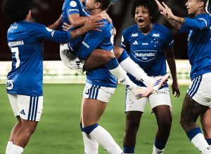 libertadores-feminina:-cruzeiro-resiste-a-altitude-e-vence-na-estreia