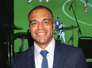 disputa-judicial-de-mais-de-r$-20-milhoes-entre-denilson-e-flamengo-volta-a-pauta-do-stj